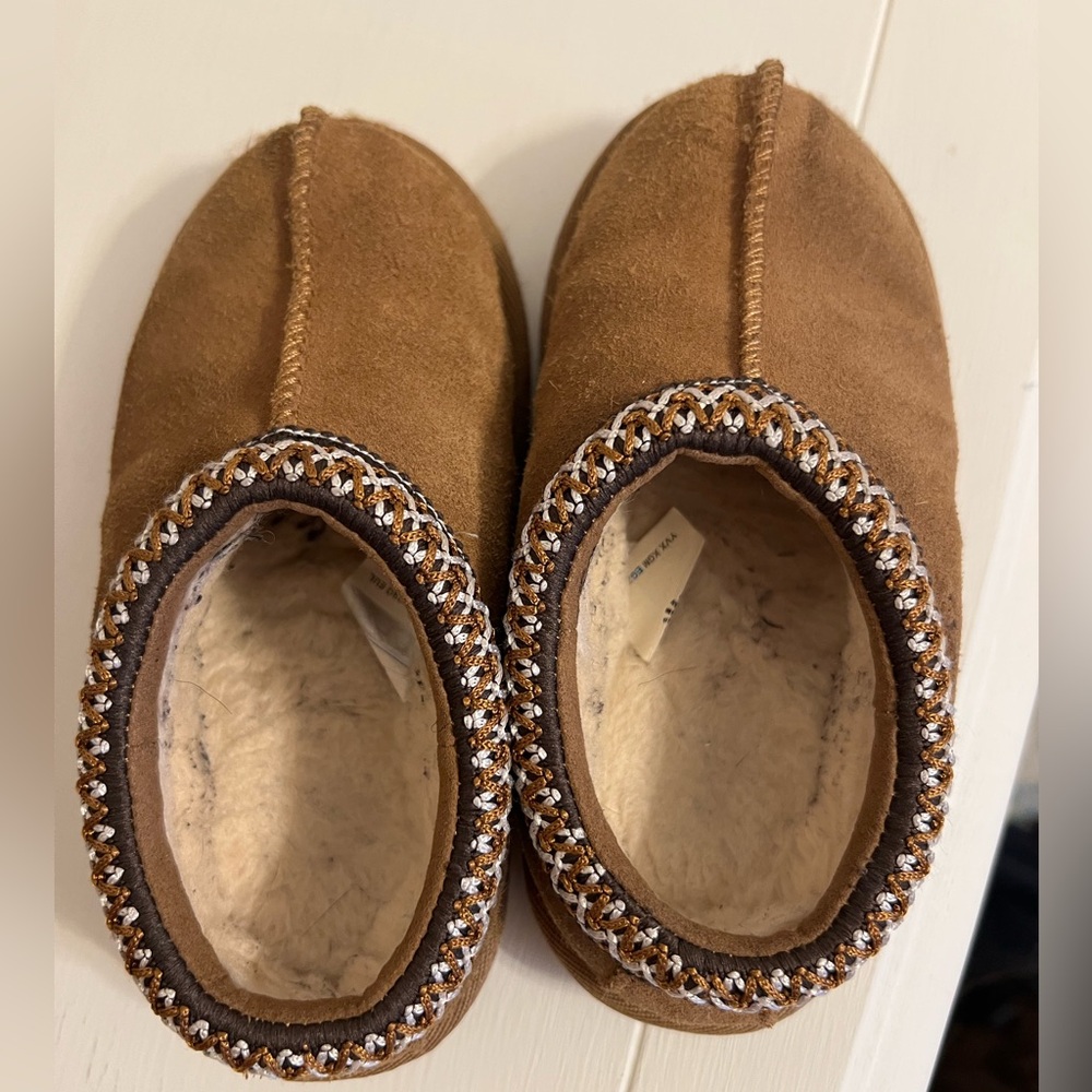 Toddler size 11 chestnut Ugg Tasman